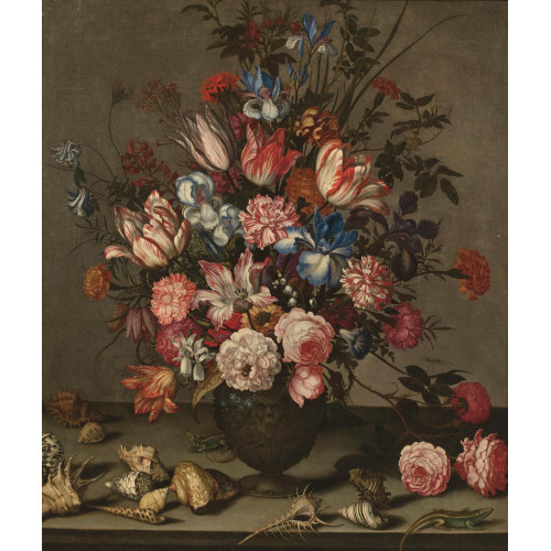 Iris tulipes oeillets rose et autres fleurs dans un vase sculpte avec coquillages et lezards sur un entablement