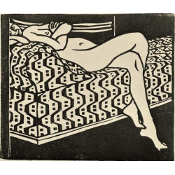 Maedchenakt auf dem sofa